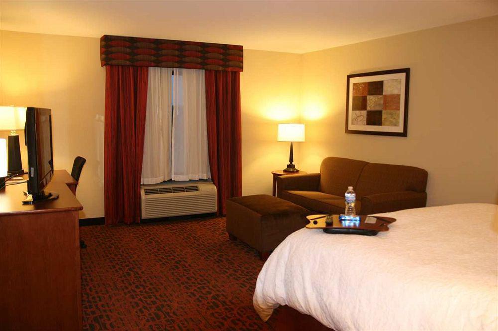 Hampton Inn Muscatine Номер фото