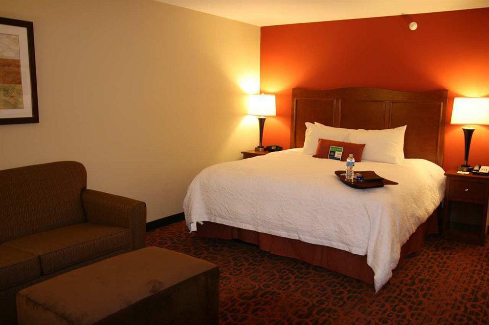 Hampton Inn Muscatine Номер фото