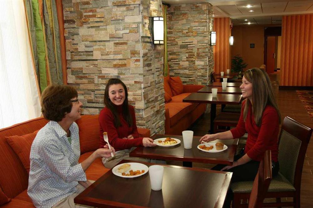 Hampton Inn Muscatine Ресторан фото