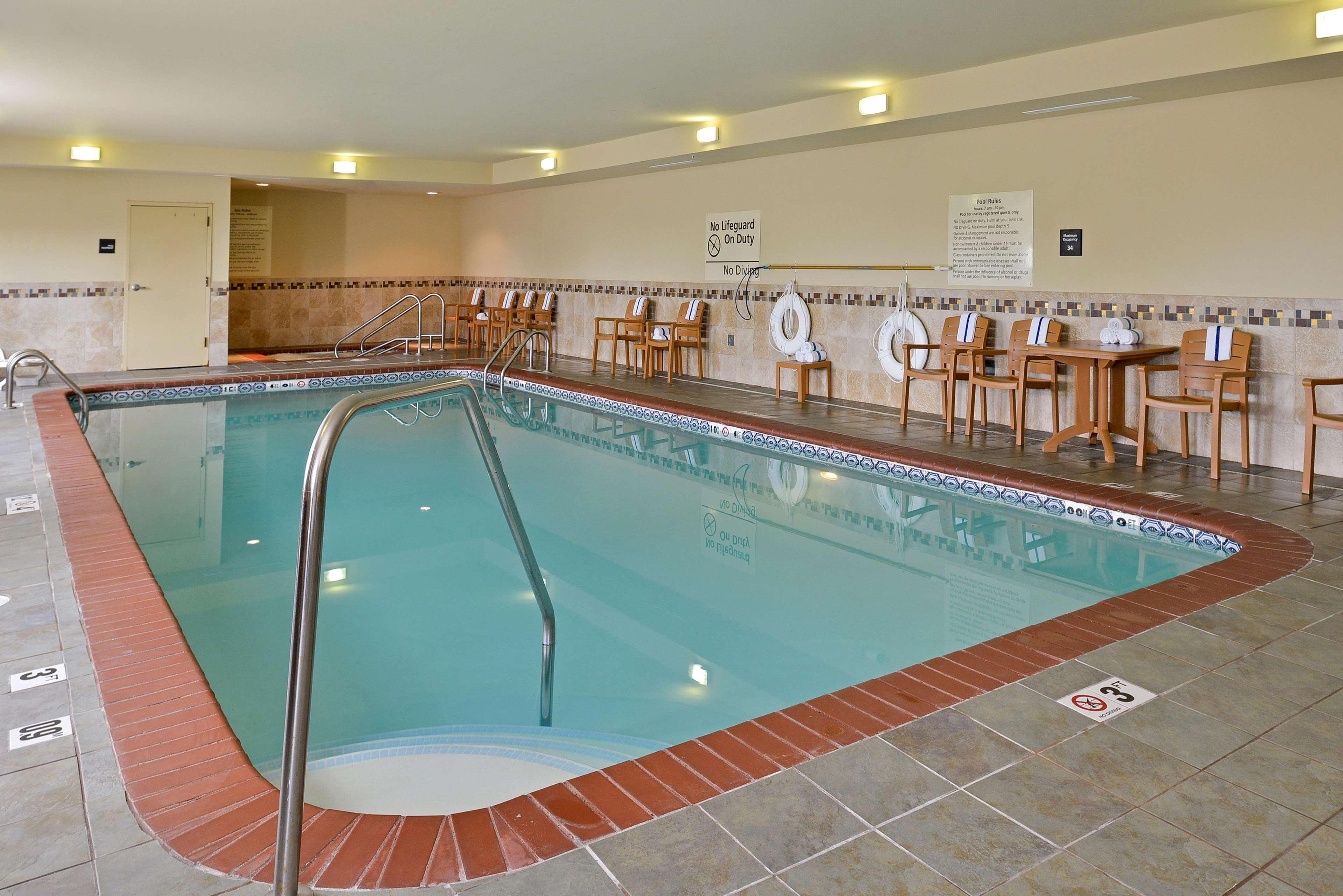 Hampton Inn Muscatine Экстерьер фото