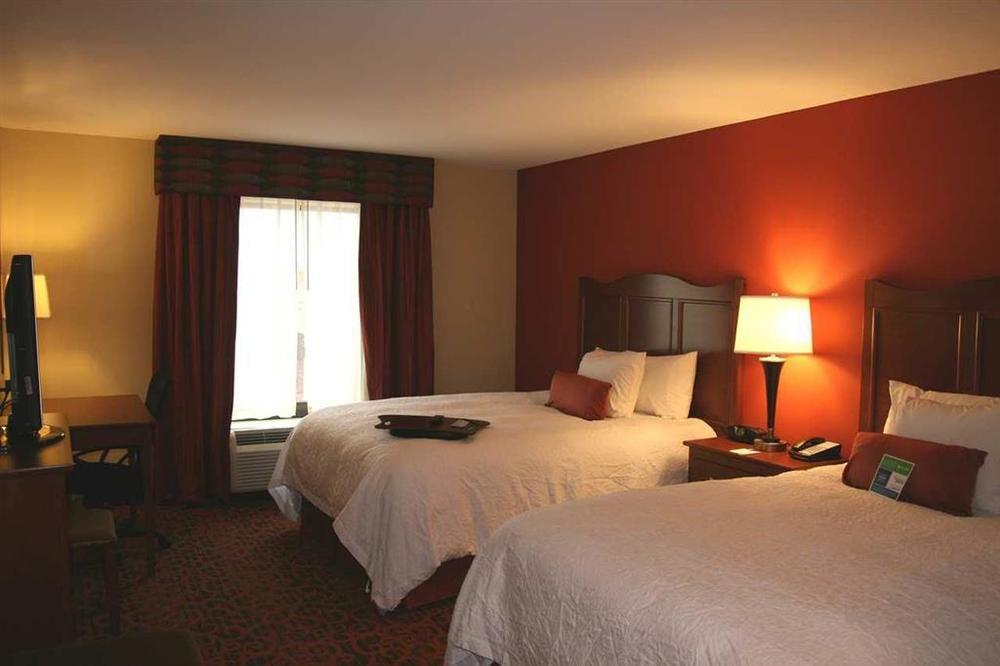 Hampton Inn Muscatine Номер фото