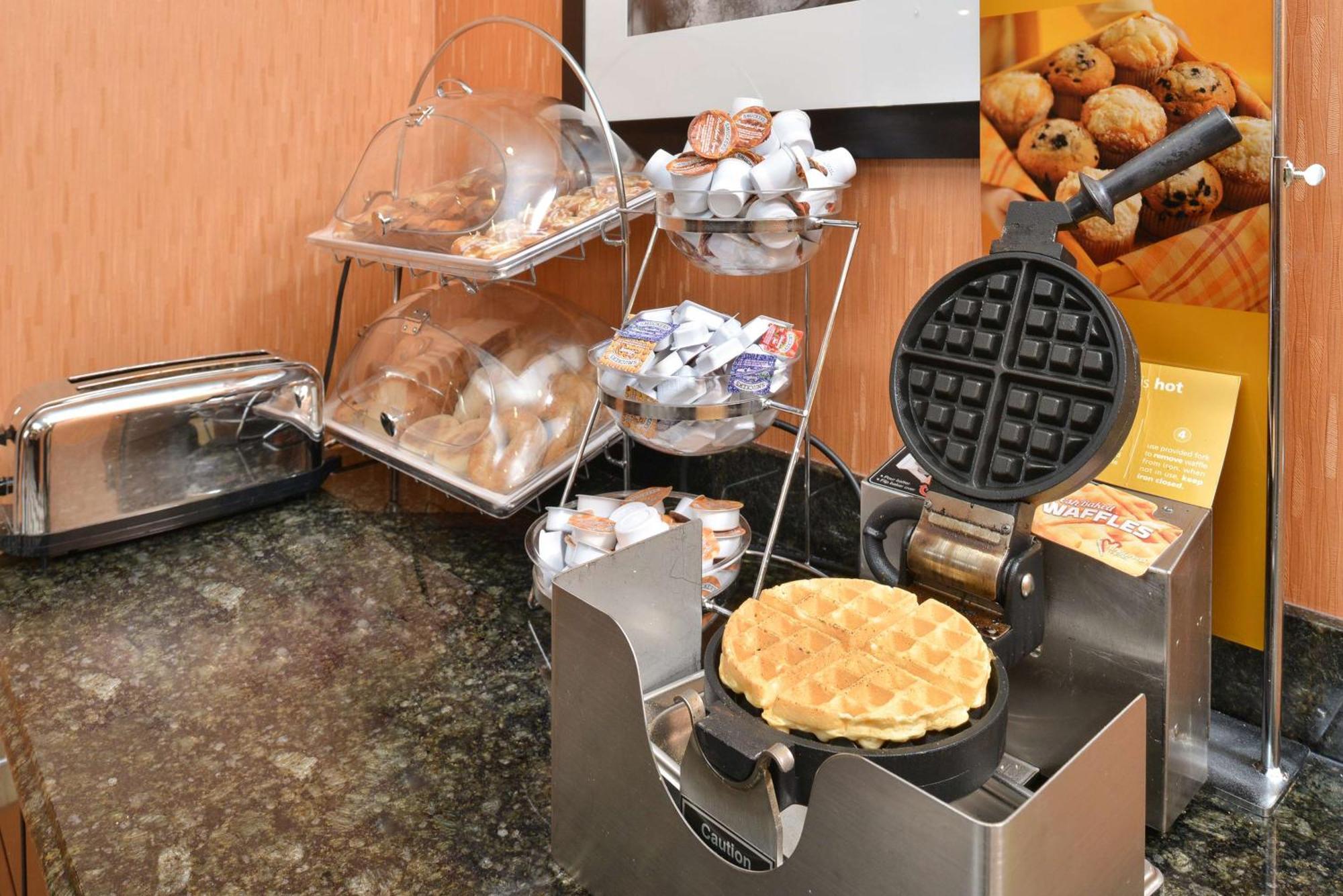 Hampton Inn Muscatine Экстерьер фото
